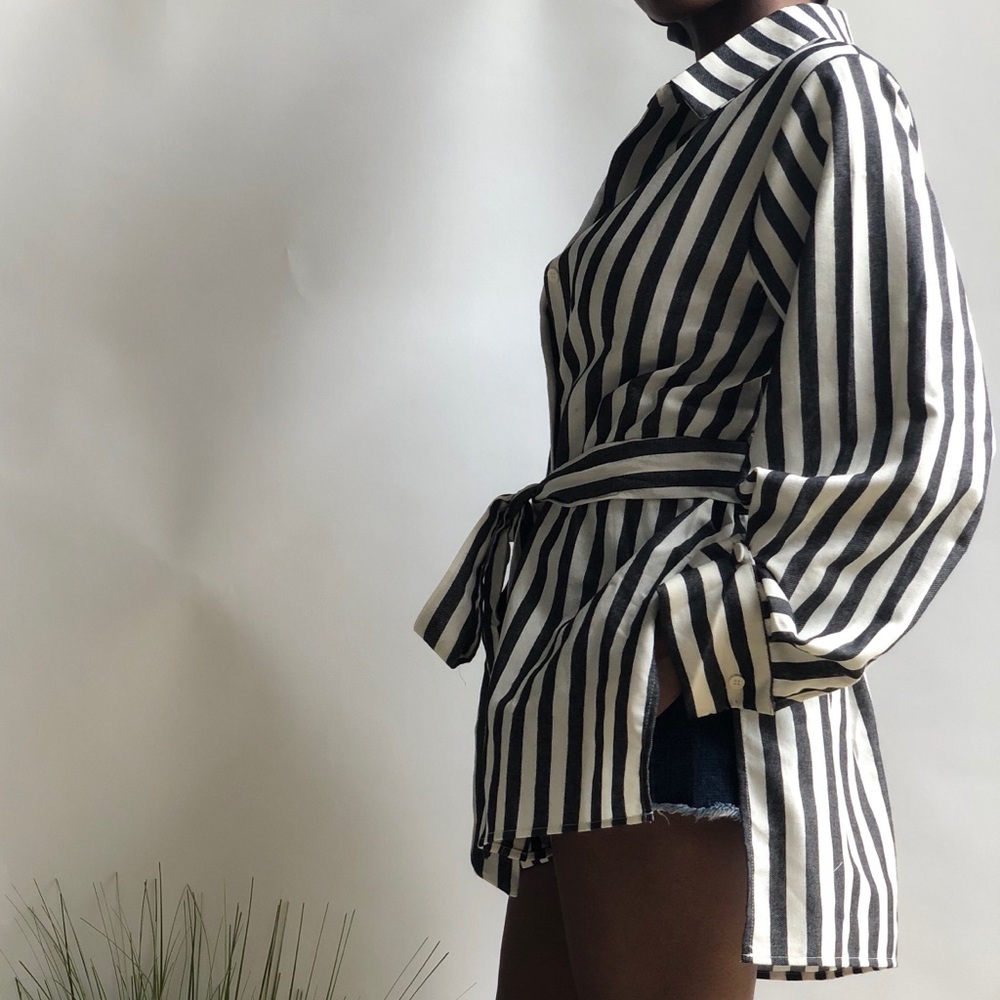 BW striped button down with waist tie. - Picture 3 of 7